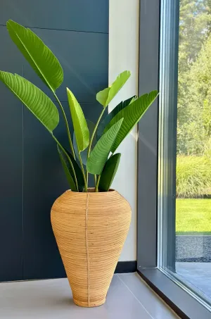 Wazon jako kluczowy element dekoracji w nowoczesnym salonie